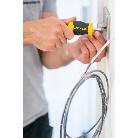 STANLEY MULTIBIT STUBBY SCHROEVENDRAAIER  INCL 6 BITS  MAGNETISCHE BITHOUDER