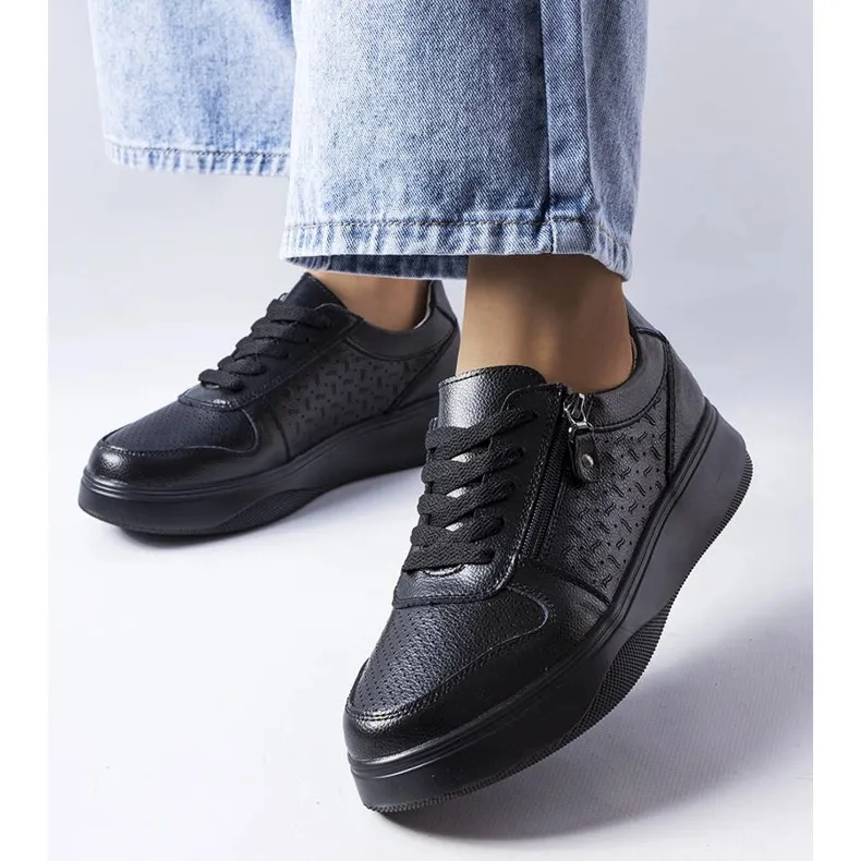 Zwart leren schoenen versierd met een Jezzi rits
